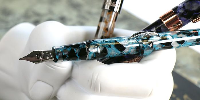 conklin_mark_twain_crescent_filler_series_may_2025_one_nib