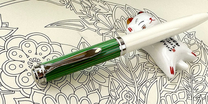 pelikan_k605_green_white_ballpoint_pens_with_lazy_cat_pen_rest