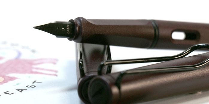 lamy_safari_scarlet_fountain_pen_nib
