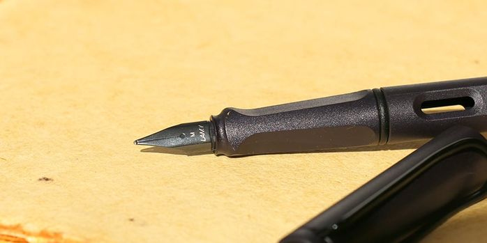 lamy_safari_steel_black_fountain_pen_nib