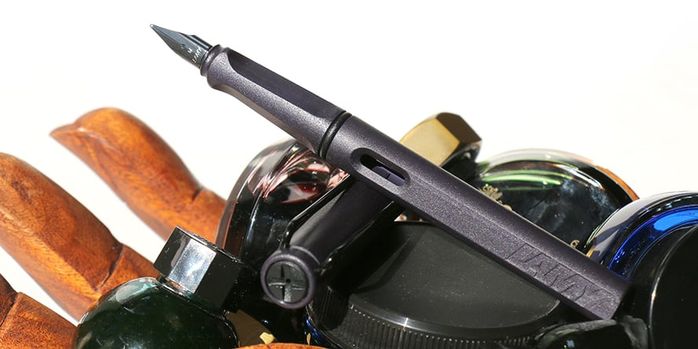 lamy_safari_steel_black_fountain_pen_with_inks