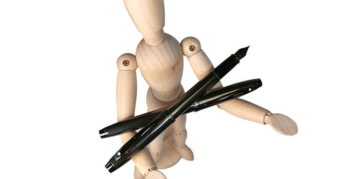sheaffer_100_gunmetal_fountain_pens_in_statues_hands