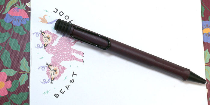 lamy_safari_scarlet_ballpoint_pen_open