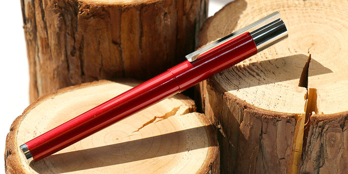 lamy_scala_piano_red_fountain_pen_capped