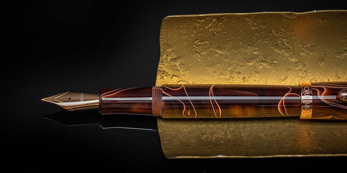 opus_88_brown_marble_fountain_pen