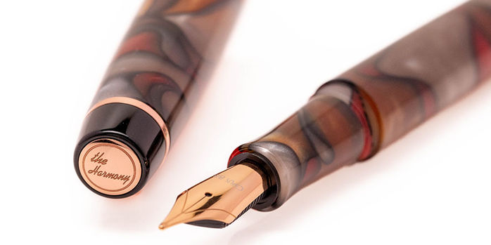 opus_88_harmony_grey_red_marble_fountain_pen_uncapped