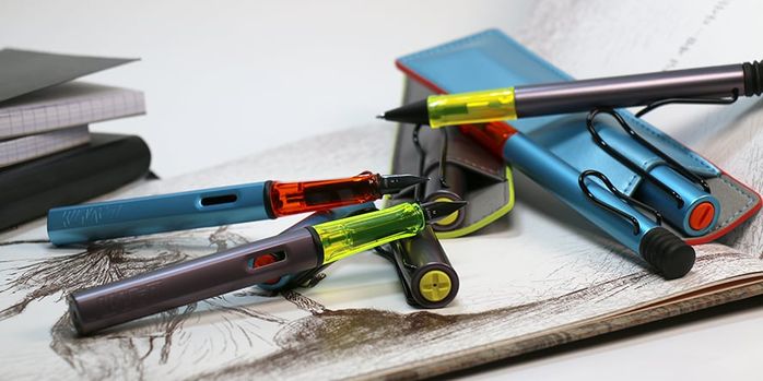 lamy_2025_special_edition_al_star_denim_and_aubergine_fountain_pens_all