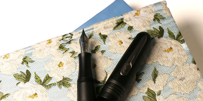 stipula_etruria_gorilla_fountain_pens_uncapped_on_floral_notebook