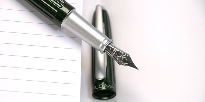 diplomat_aero_evergreen_fountain_pen