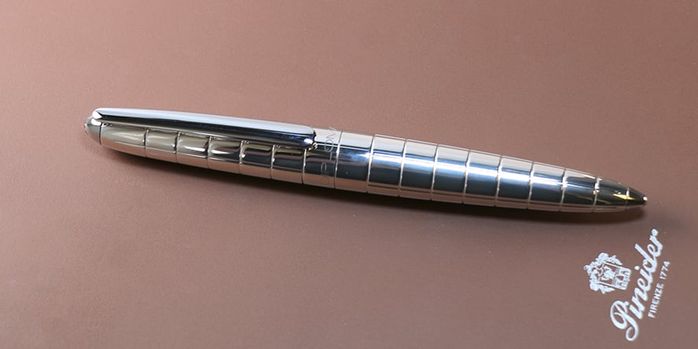 diplomat_aero_rhomb_chrome_fountain_pen_capped