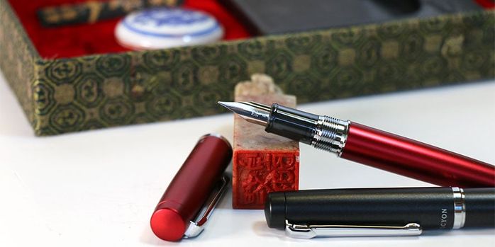 platinum_procyon_shadow_mica_and_carmine_red_fountain_pens_one_uncapped