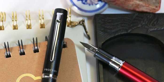 platinum_procyon_shadow_mica_and_carmine_red_fountain_pens_showing_nib
