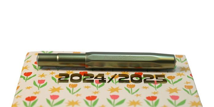 kaweco_al_sport_special_edition_olivine_fountain_pen_capped_on_notebook
