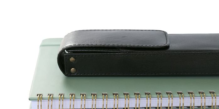 girologio_double_magnetic_closure_pen_case_black_closed