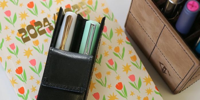 girologio_double_magnetic_closure_pen_case_black_with_pens