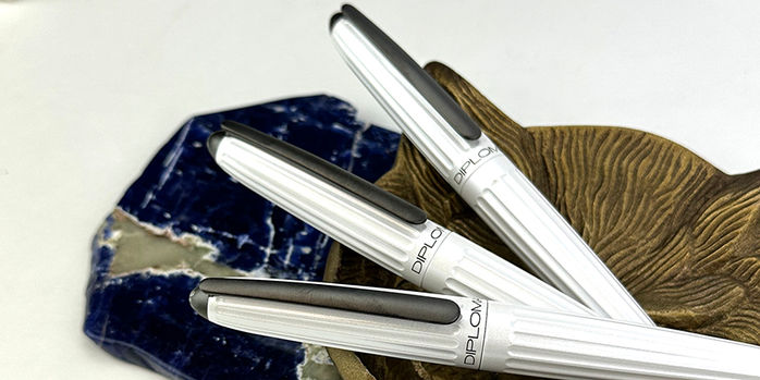diplomat_aero_lacquered_white_rollerball_pen_all_3