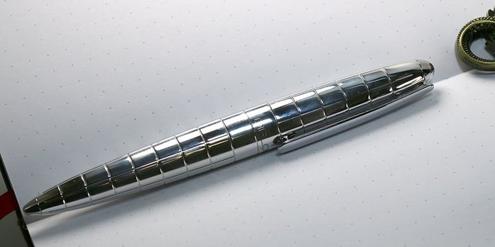 diplomat_aero_rhomb_chrome_rollerball_pen_capped