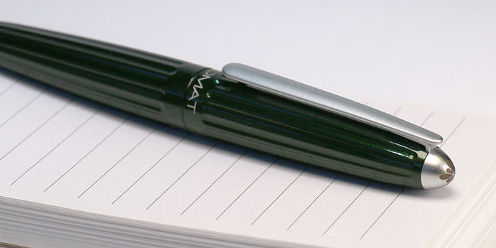 diplomat_aero_evergreen_ballpoint_pen_cap