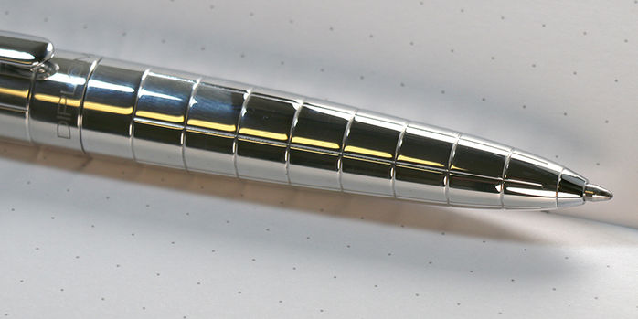 diplomat_aero_rhomb_chrome_ballpoint_pen_up_close
