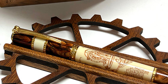 Visconti_Leonardo_Da_Vinci_Machina_fountain_Pen_with_wood_pen_holder