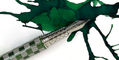 harry_potter_slytherin_fountain_pen_on_slytherin_ink_splash