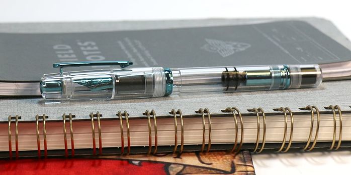 nahvalur_original_winter_fountain_pen_capped