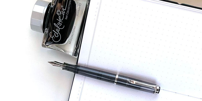 pelikan_m205_moonstone_ink_and_fountain_pen_special_edition_posted