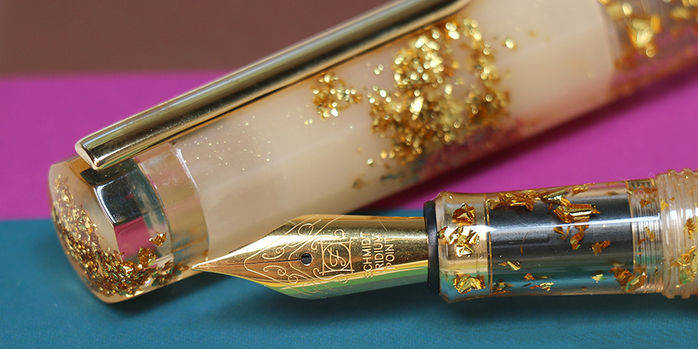 benu_euphoria_white_beach_and_golden_beach_fountain_pens_golden_beach_nib