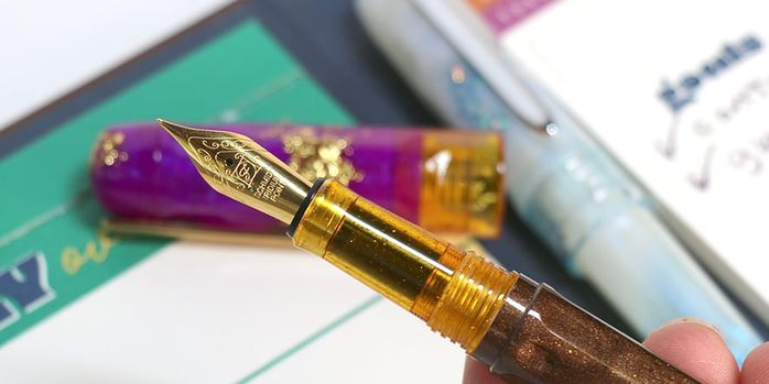 benu_talisman_ametrine_fountain_pen_in_hand