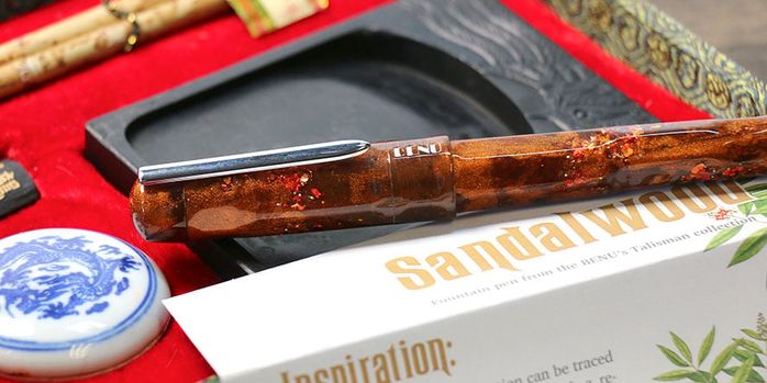 benu_talisman_sandalwood_fountain_pen_capped