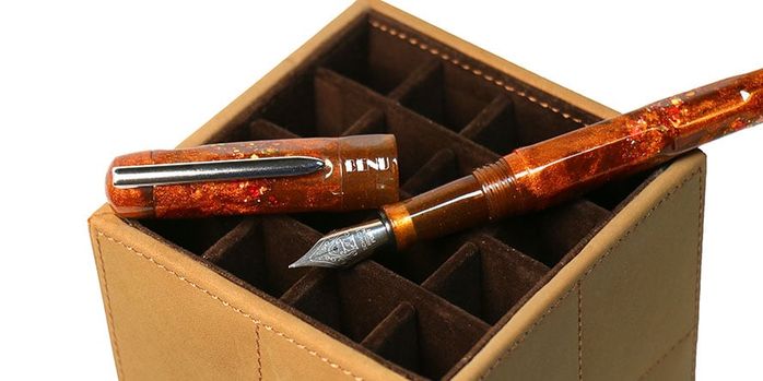 benu_talisman_sandalwood_fountain_pen_uncapped_on_pen_cube