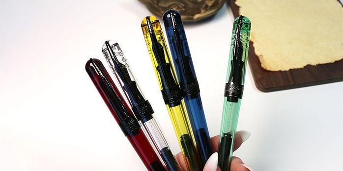 pineider_avatar_ur_demo_black_edition_fountain_pens_in_hand