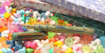 nahvalur_nautilus_spring_fountain_pen_uncapped_on_mini_ducks