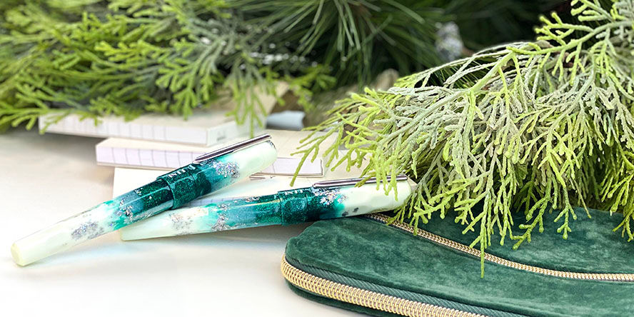 Benu Christmas Limited Edition Mistletoe Talisman Fountain Pens benu_talisman_mistletoe_2021_limited_edition_christmas_fountain_pen