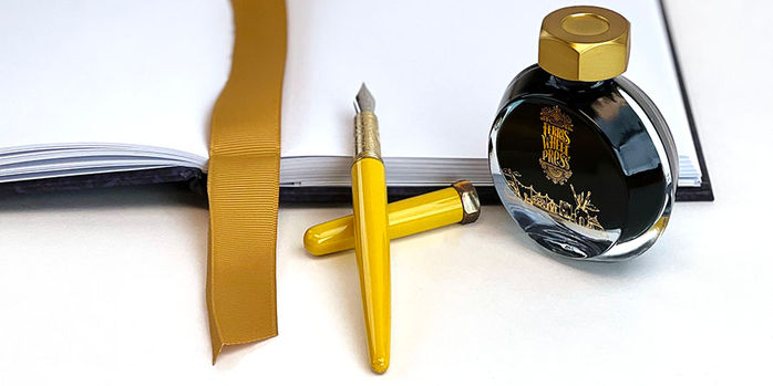 stroke_of_midnigt__38ml_ink_with_sunset_yellow_brush_fountain_pen