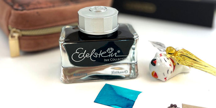 pelikan_edelstein_2022_ink_of_the_year_apatite_50ml_fountain_pen_ink_up_close