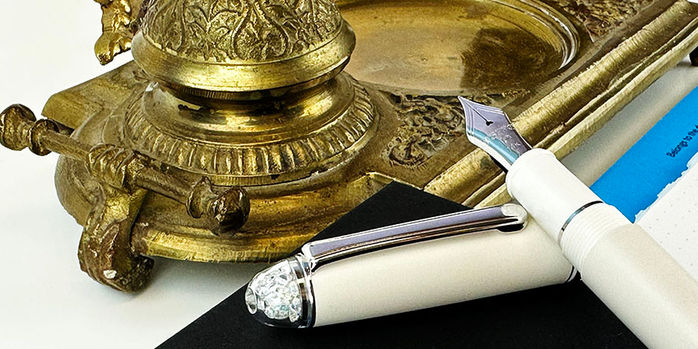 platinum_limited_edition_shape_of_heart_ivoire_fountain_pens_showing_off_nib