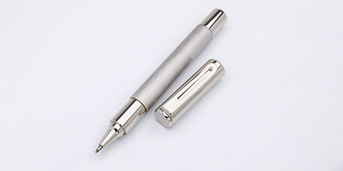 Monteverde_Ritma_Brushed_Stainless_Steel_Rollerball_uncapped