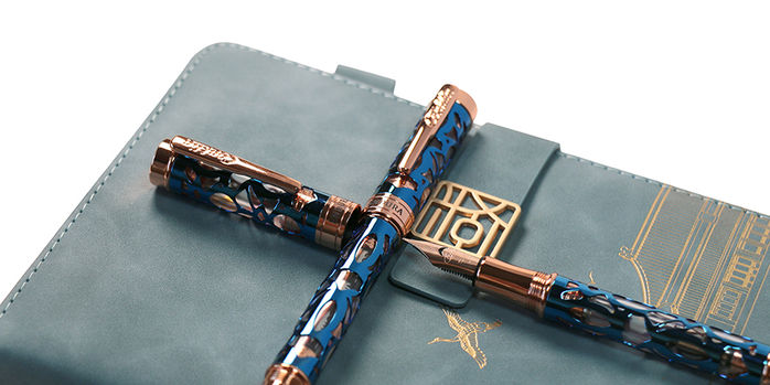 conklin_endura_deco_crest_demo_blue_rose_gold_fountain_pen_nib