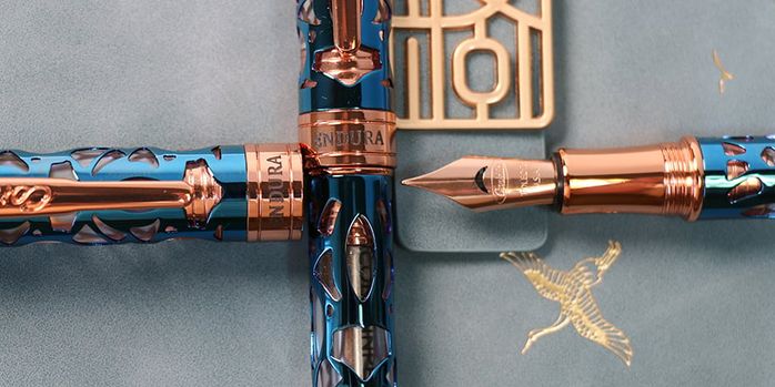 conklin_endura_deco_crest_demo_blue_rose_gold_fountain_pen_nib_up_close