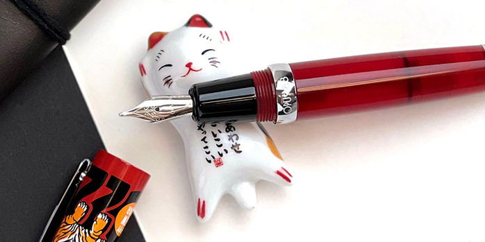 lucky_cat_pen_rests_no.1_undefeated_with_opus_88_mini_pocket_pen