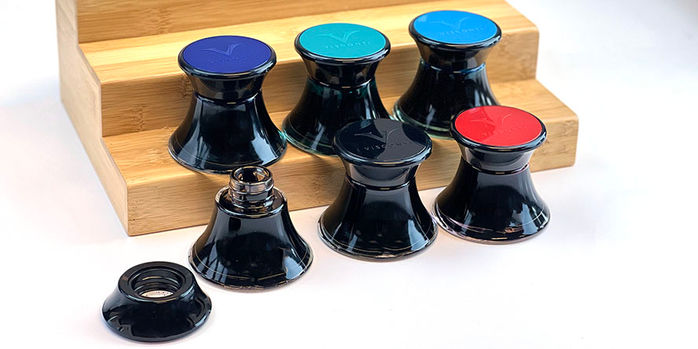visconti_50ml_glass_inkwell_inks_one_uncapped
