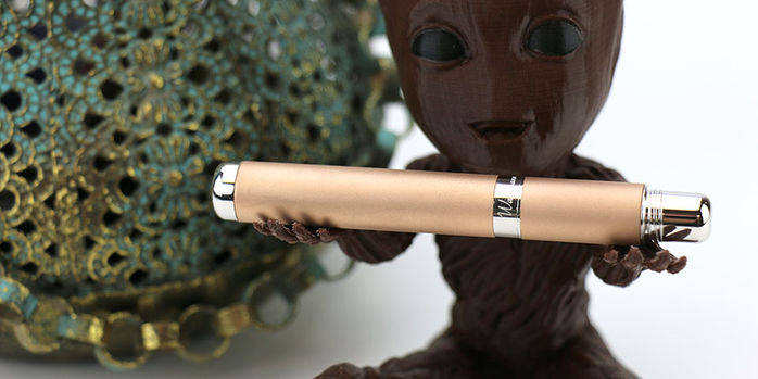 waldmann_voyager_rose_gold_fountain_pen_with_groot