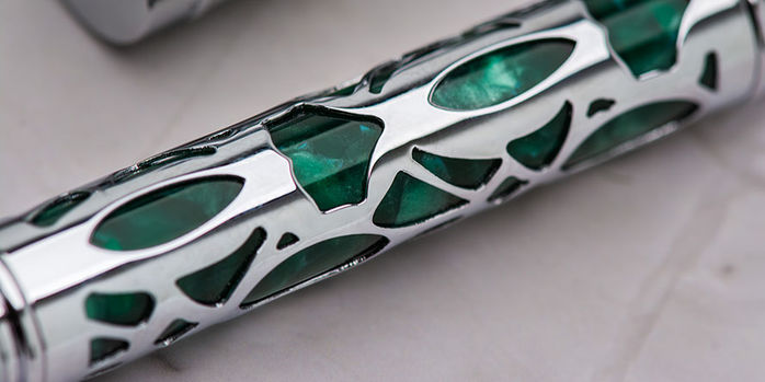conklin_endura_deco_crest_green_rollerball_body_zoom