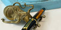 coppertist_wu_wondrous_octopus_pen_holder_holding_maiora_pen_low