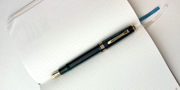 tibaldi_n60_with_18kt_gold_trim_fountain_pens_uncapped
