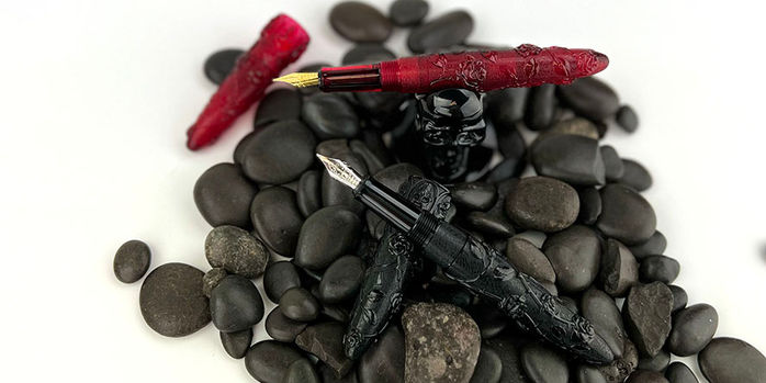 benu_skull_and_roses_fountain_pens_both_crow_and_red_roses_uncapped