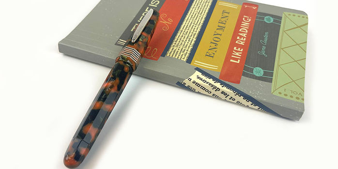 stipula_etruria_faceted_passion_fruit_limited_edition_fountain_pens_leaning