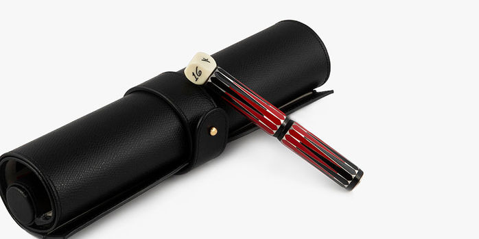 visconti_limited_edition_backgammon_rollerball_pen_with_rolled_up_game
