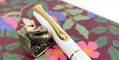 pen_chalet_sassy_brassy_snail_pen_rests_close